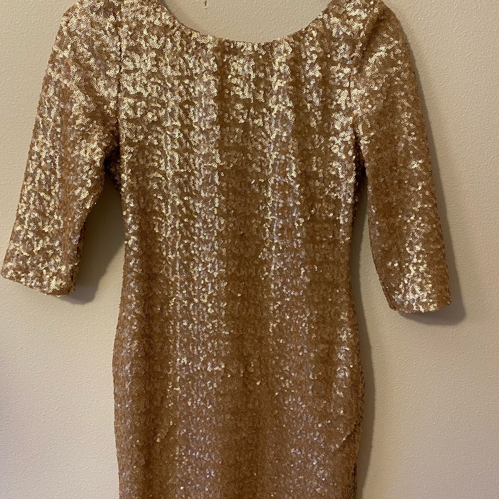 Brand: Tigerlily. Size:M. Color: Gold.